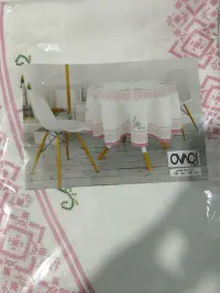 Gardenya Ekru Antika Desenli Masa Örtüsü (150X150) ( YUVARLAK MASA ÖRTÜSÜ ) PEMBE ÇİÇEK