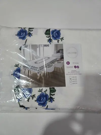 Masa Örtüsü Çift Sıra Gül Kanaviçe Desen (Mavi) ( 150x215 )